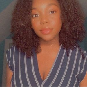 Meet your Posher, Yasmine